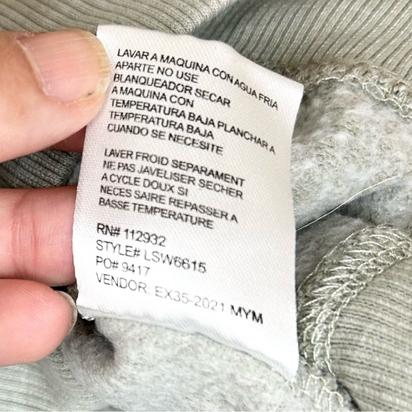 U.S. Vintage “Seas The Day” Prince Edward Island Cropped Crewneck Sweatshirt - Picture 4 of 8